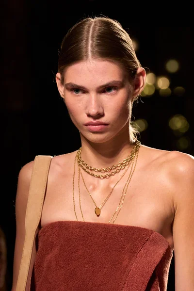 Look 23